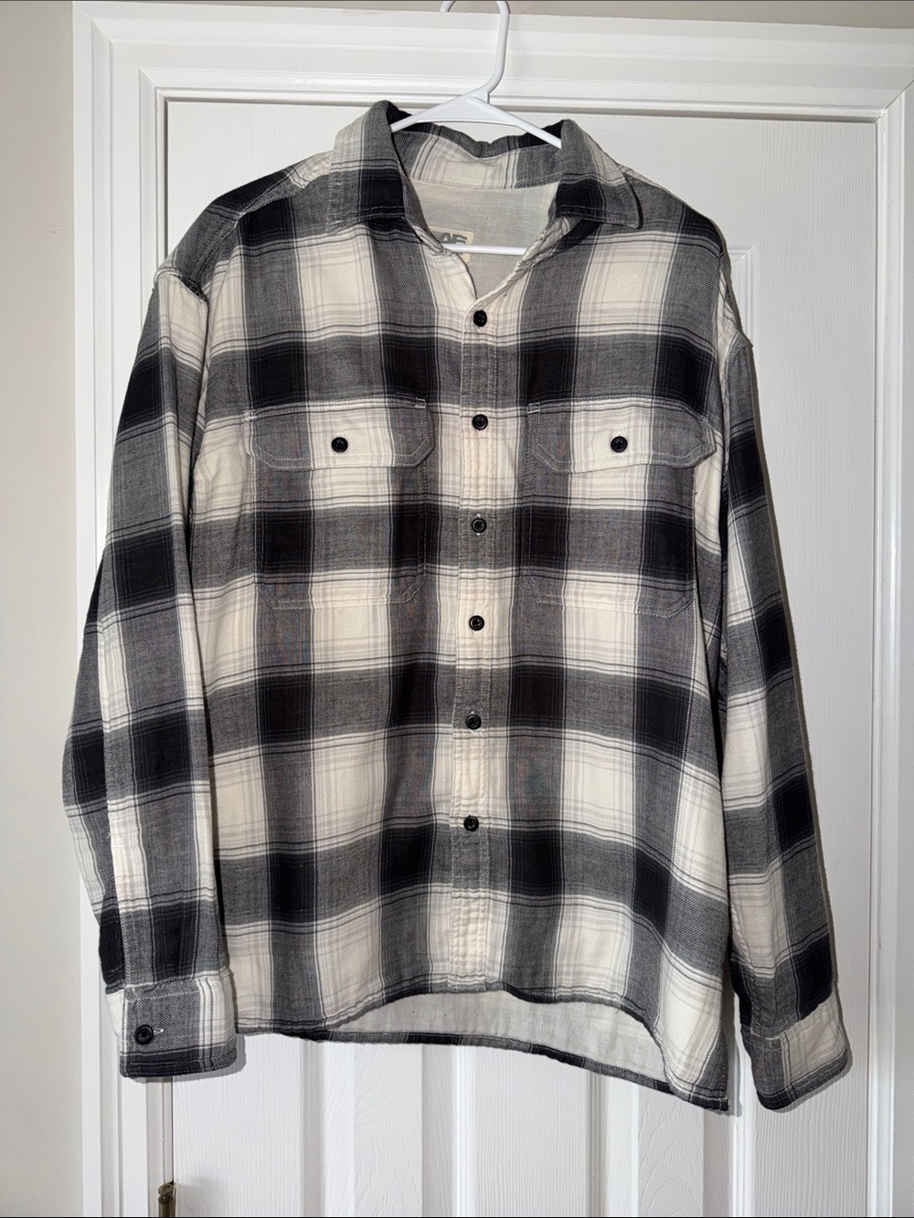 AE Black & White Plaid Button-Up Shirt